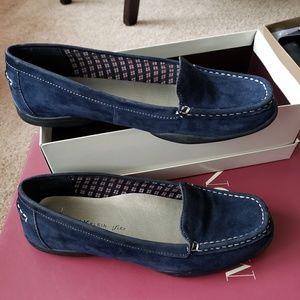 Navy Blue Seude iFlex Loafer